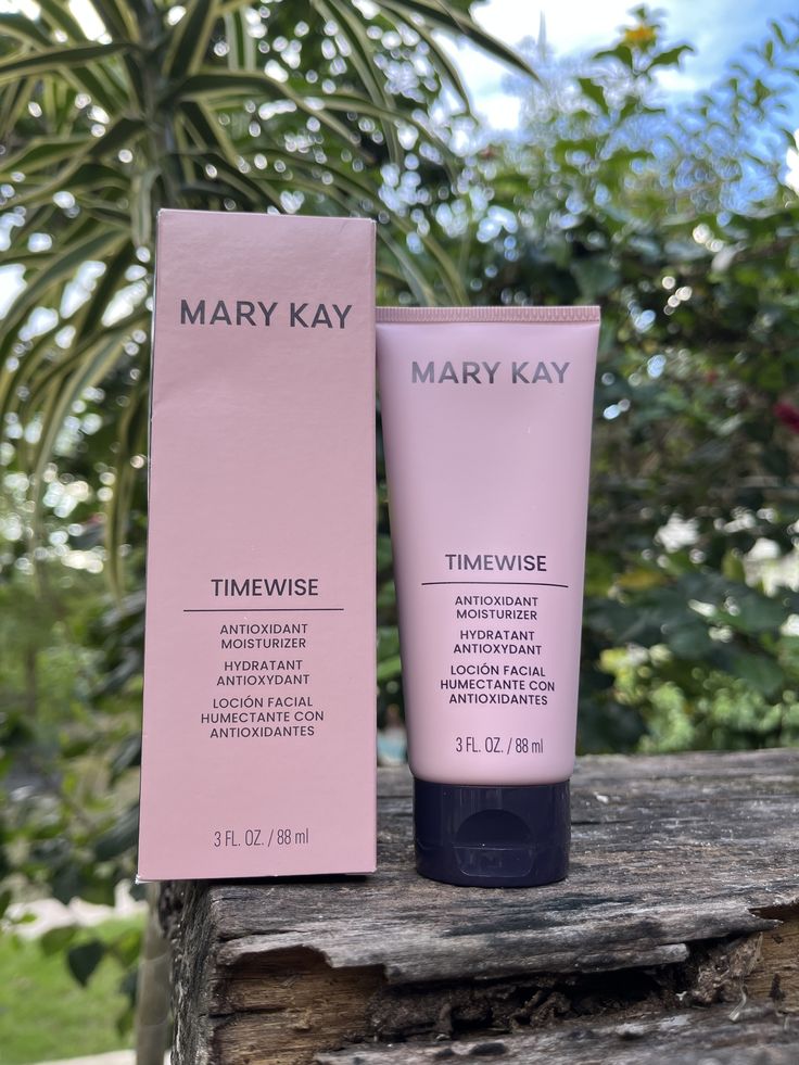 Loción facial humectante con antioxidantes combinada a grasa